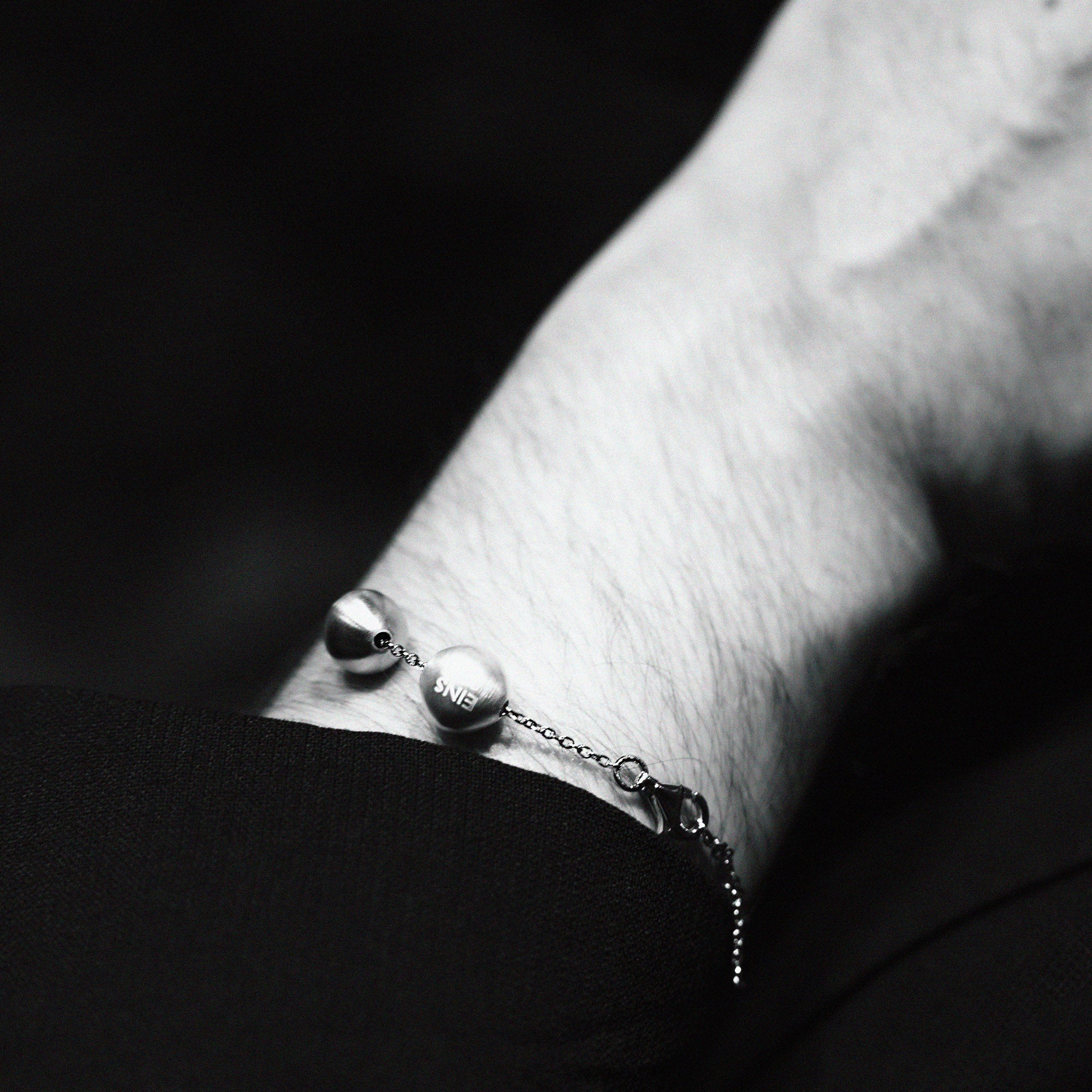 TOMOYUKI IWANAMI - Chain x Black Pearl Bracelet