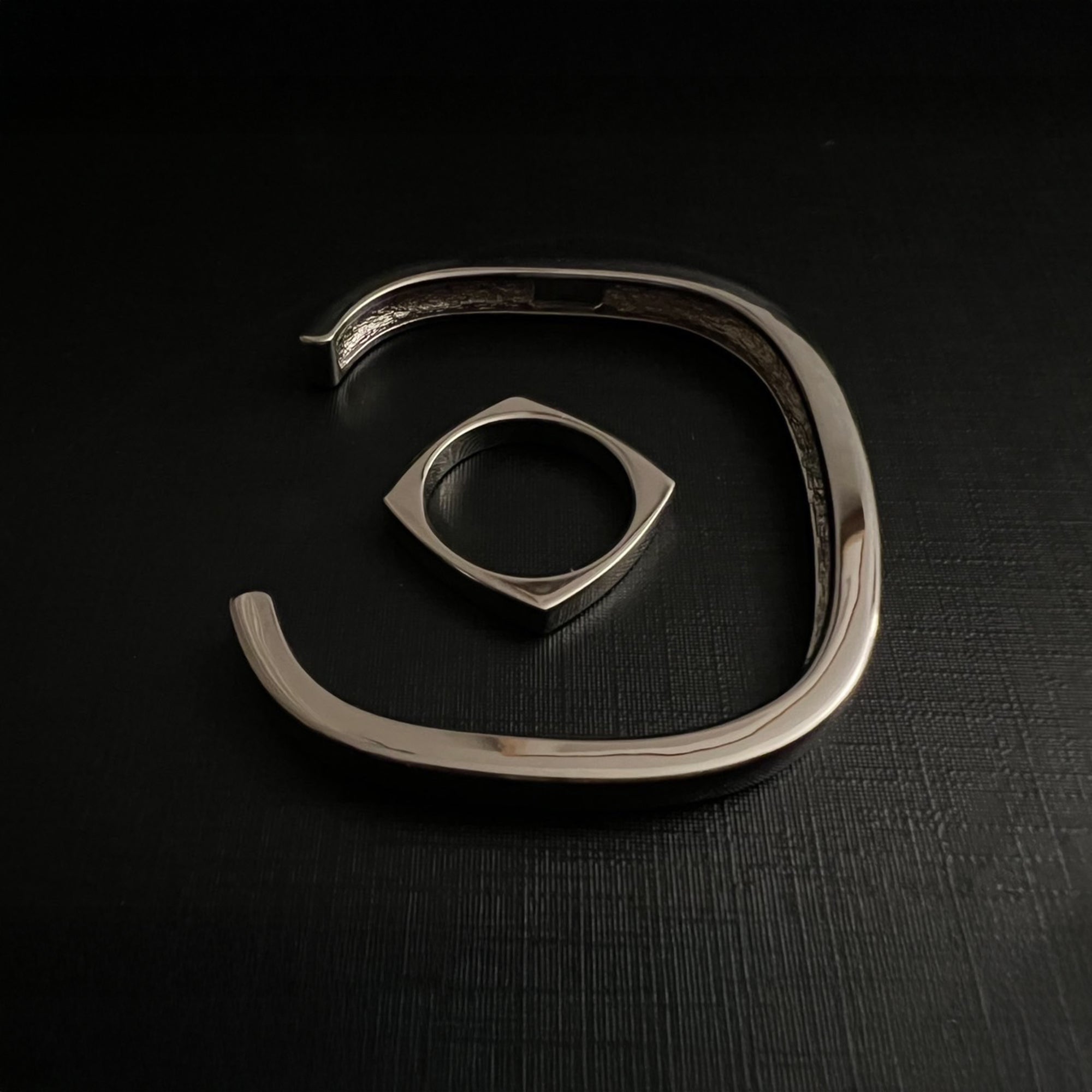 TOMO Mirrored Self Bangle L